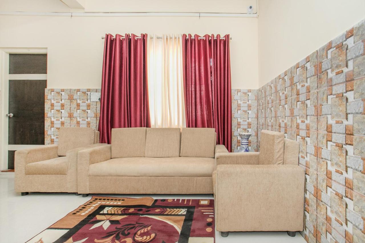Oyo 24069 Flagship Aaira Inn بنغالور المظهر الخارجي الصورة